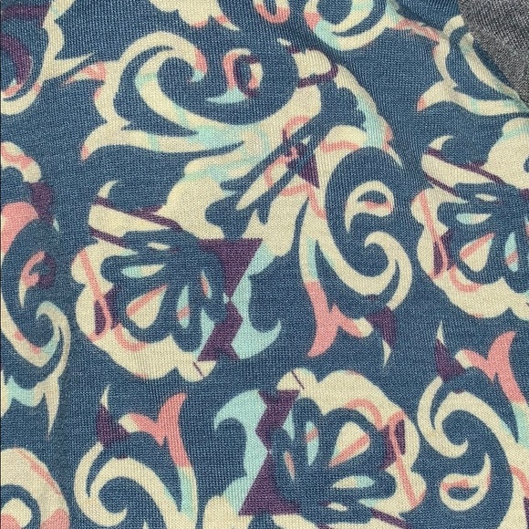 LulaRoe Randy Raglan Tee Shirt - Picture 5 of 7